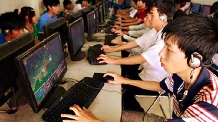Trong một đoạn video diễn hài gần đây, Bi Béo- con trai của NSND, Cục trưởng